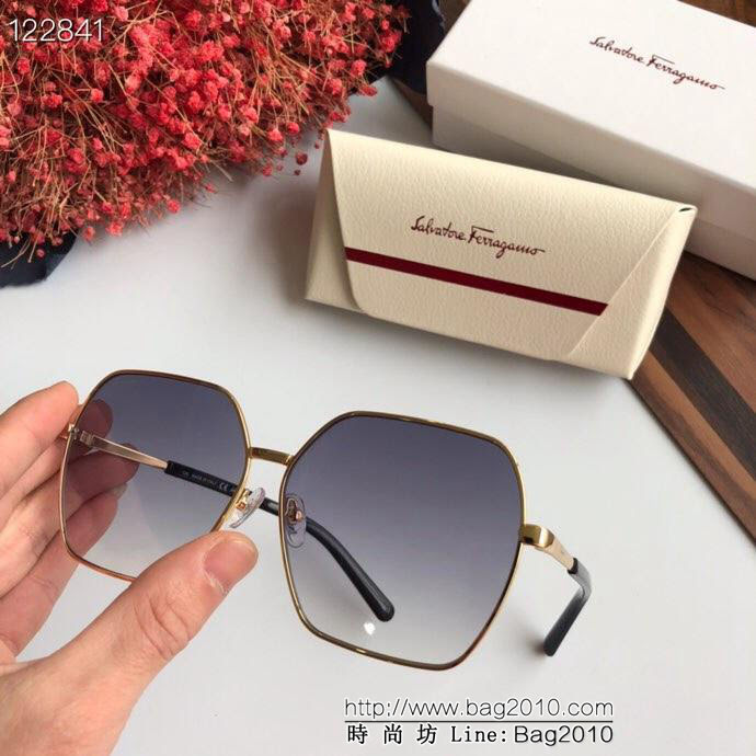 Ferragamo菲拉格慕 2019新款 女款太陽鏡 SF901   lly1345